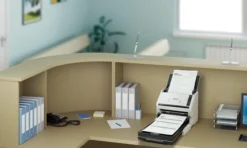 Scanners<Epson Le scanner recto verso automatique WorkForce DS-530III permet de numériser rapidement les documents professionnels
