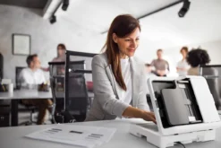 Scanners<Epson Scanner à plat compact WorkForce DS-1730 pour les petites entreprises et les bureaux à domicile.