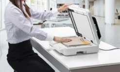 Scanners<Epson Scanner à plat compact WorkForce DS-1730 pour les petites entreprises et les bureaux à domicile.