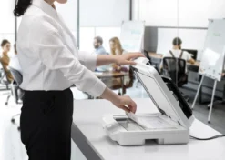 Scanners<Epson Scanner à plat compact WorkForce DS-1730 pour les petites entreprises et les bureaux à domicile.