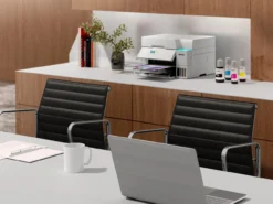 Imprimantes<Epson Solution d’impression A4 blanche EcoTank ET-3956 équipée d’une connexion Wi-Fi et de réservoirs d’encre, avec jusqu’à 3 ans d’encre inclus