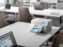Imprimantes<Epson Solution d’impression A4 blanche EcoTank ET-4956 équipée d’une connexion Wi-Fi et de réservoirs d’encre, avec jusqu’à 3 ans d’encre inclus